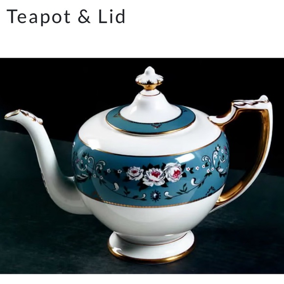 Ralph Lauren Annalia Wedgewood teapot tea kettle bone China made in England 1989